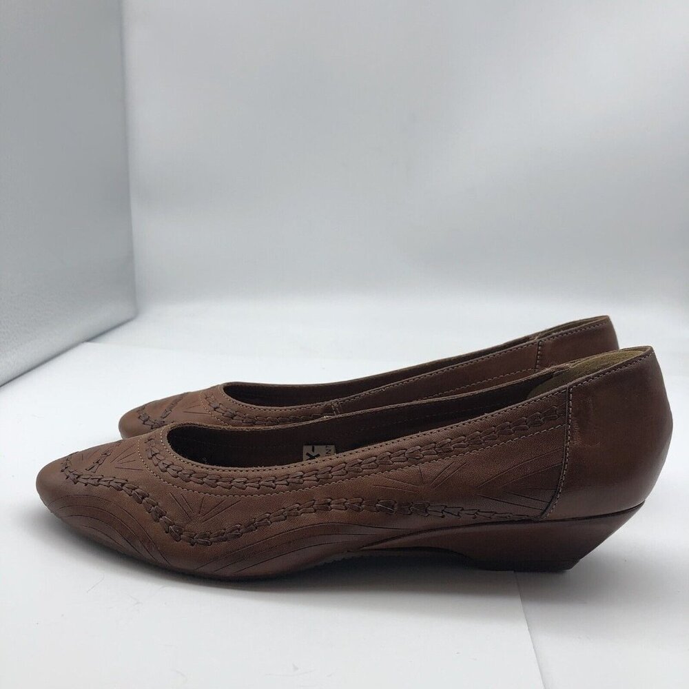 Dr Scholls brown leather embroidered slip on pumps kitten heel sz 9 - Picture 3 of 11